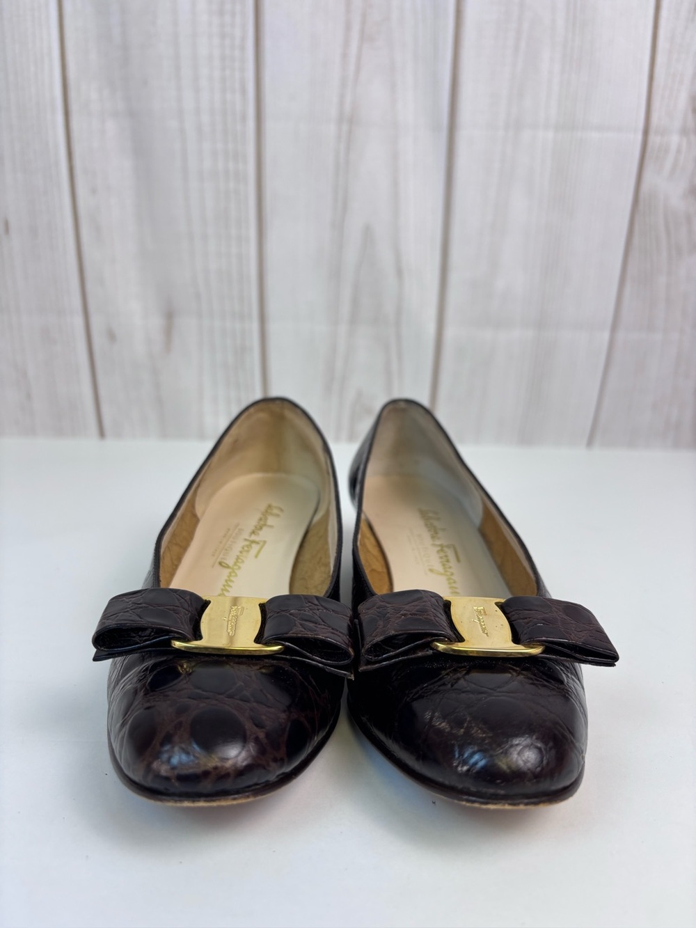 Vintage Salvatore Ferragamo Croc-Embossed Leather Vara Bow Pumps Brown Sz 7B - Picture 7 of 15